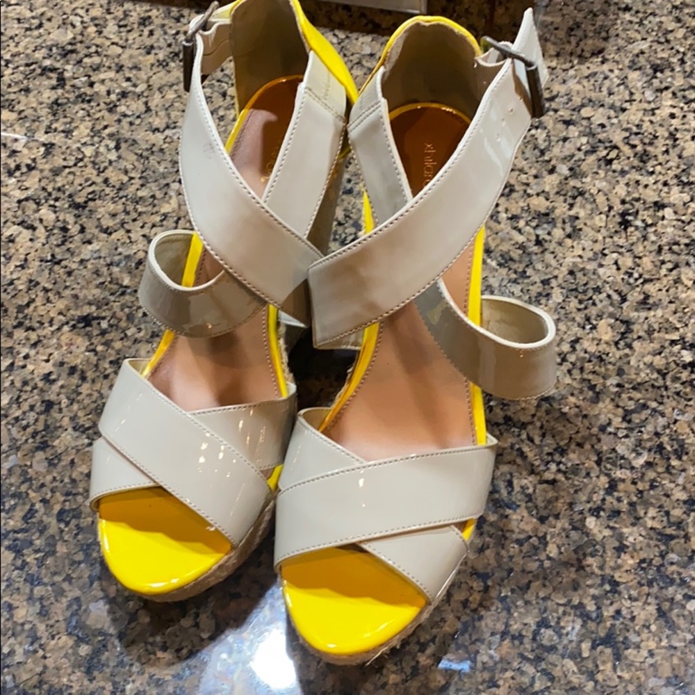 Straw Wedges with Yellow Accents